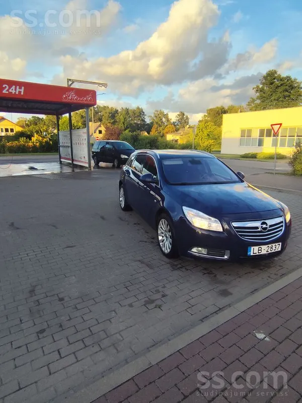 Pārdodu Opel Insignia labā stāvoklī. Tas ir ērts, uzticams, degvielu taupošs