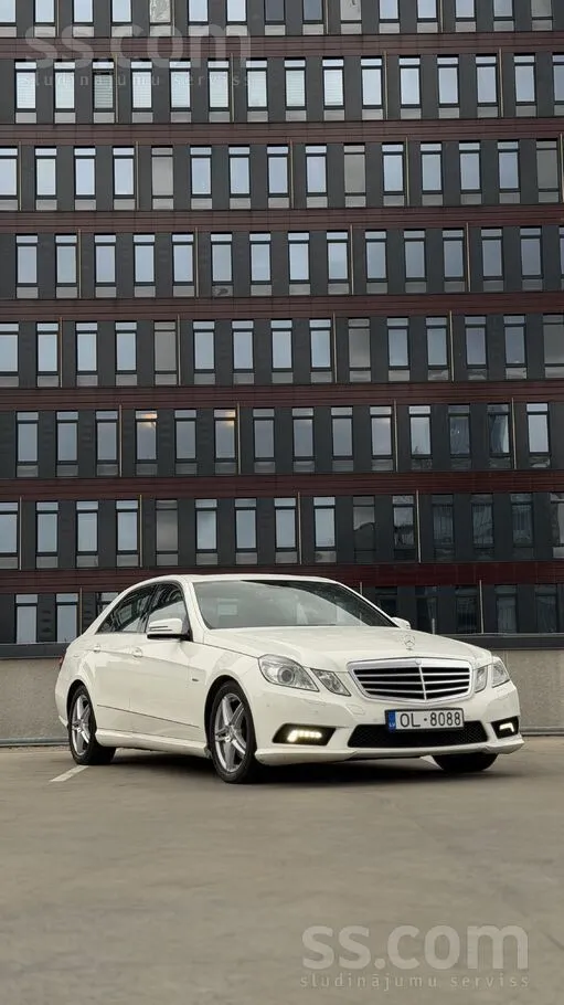 Mercedes Tiek tirgots ļoti skaists un kopts Mercedes-Benz E