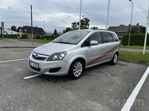 Pārdodu saistībā ar jauna auto iegādi.
7 sēdvietas.
Komplektā ziemas un
