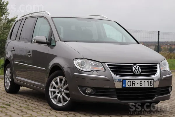 Volkswagen Touran - 1