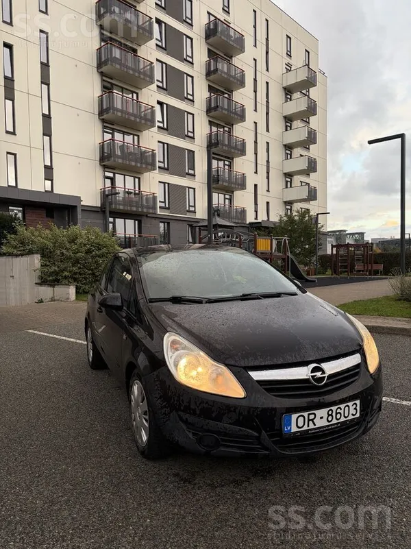 Pārdodu Opel Corsa 2006. Gada ar 1.2 bendzīna motoru un manuālo kārbu. Auto