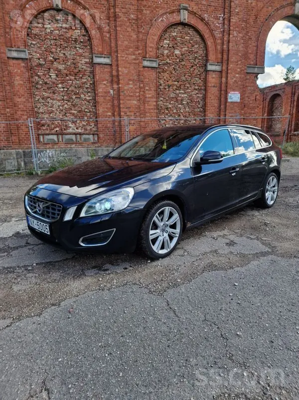 Volvo Pārdodu jaudīgu Volvo V60 ar D5 2.4litru dzinēju, 