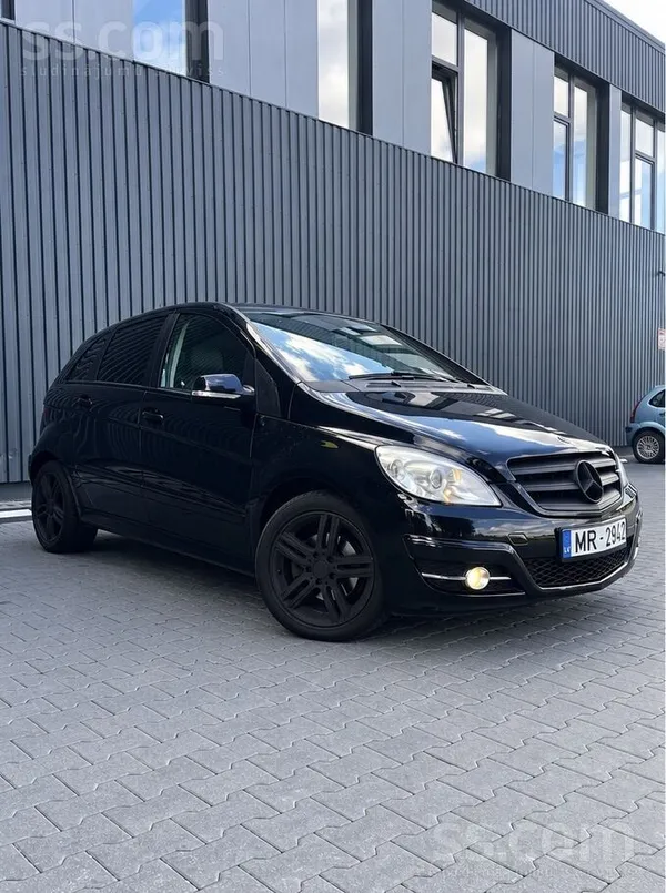 Mercedes Mercedes-Benz B180 (Facelift / Final Edition). Uzt