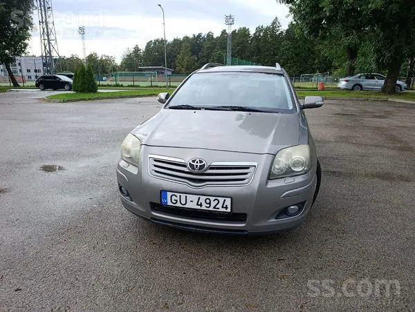 Toyota Avensis - 1