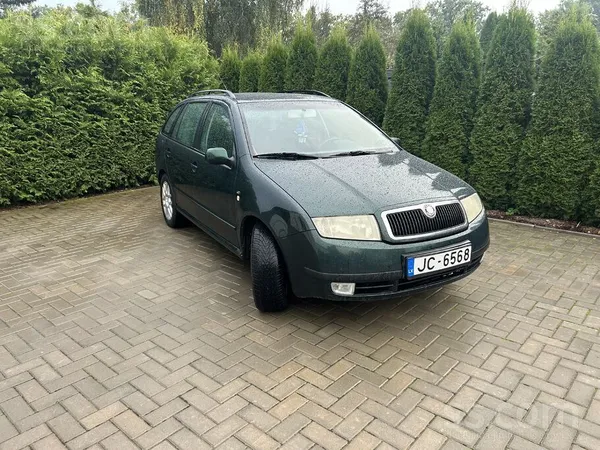 Auto laba stāvoklī rusa ir šur tur 
Ekanomisks auto .sikak pa telefonu.