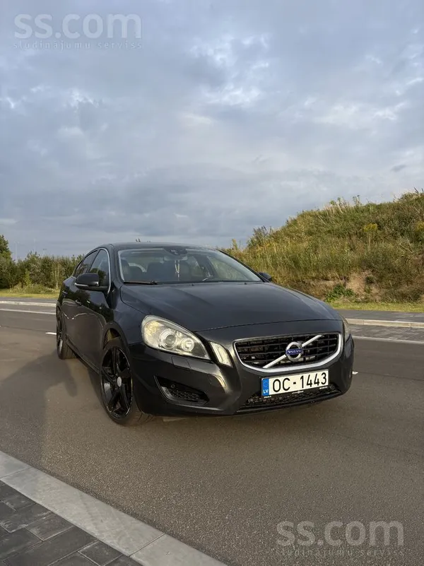 Volvo S60 - 1