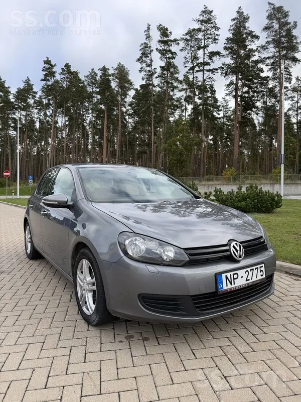 Volkswagen Golf 6 2010, 2.0D dīzelis, Manuāls, Hečbeks, Pelēks — Latvijā