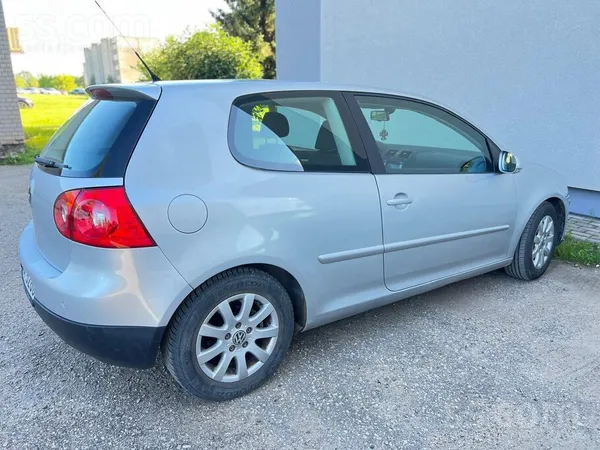 Volkswagen Golf 5 - 1