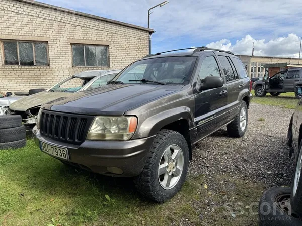 Jeep Pārdod tanku ar V8 dzinēju. 