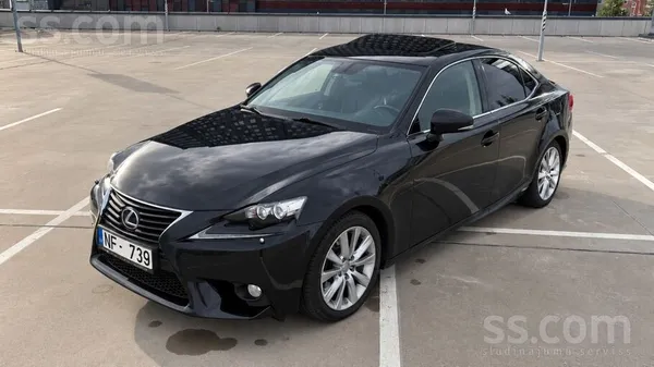 Lexus Lexus IS 300h maksimālā komplektācija. Automobilis