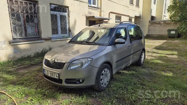 Skoda Pārdodu praksē ļoti ekonomisku un ērtu Škoda Rooms