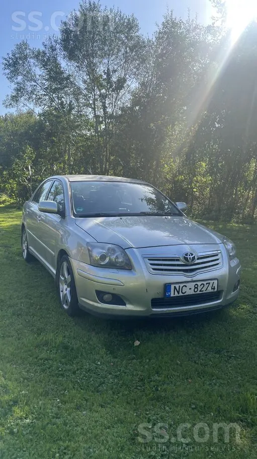 Toyota Avensis - 1