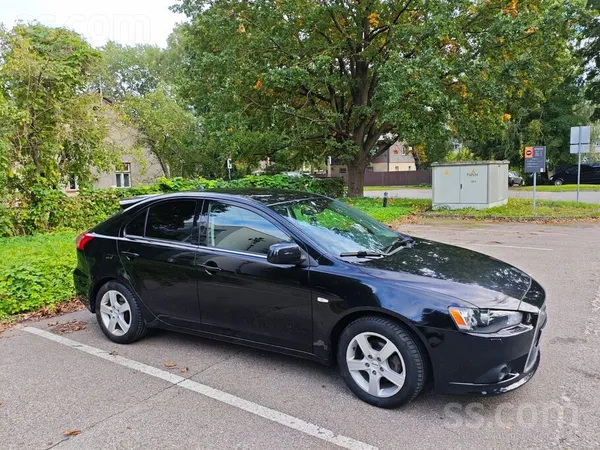 Mitsubishi Pārdodu Mitsubishi Lancer ar 1.6 benzīna motoru un