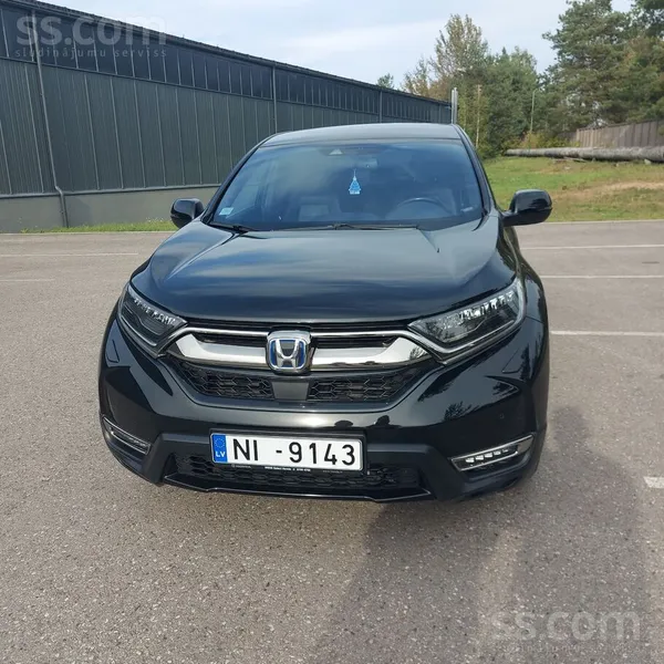 Гибрид бензин/электро. Двигатель 2 л. 135 kw Автомашина имеет состояние ново
