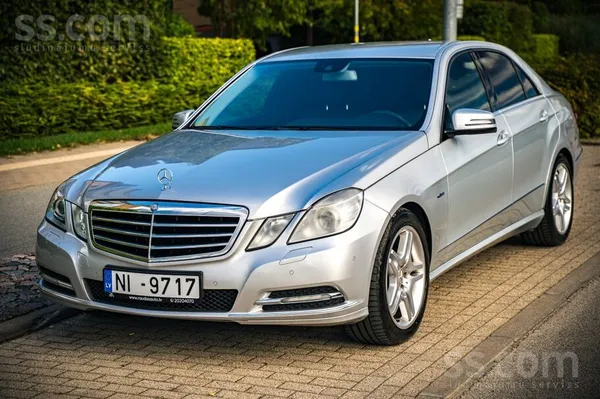 Mercedes E220 - 1