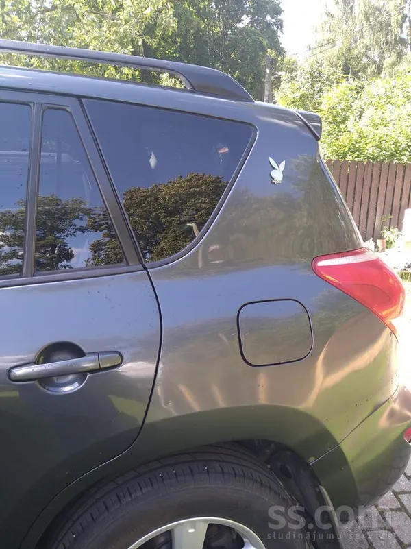 Toyota RAV 4 - 1