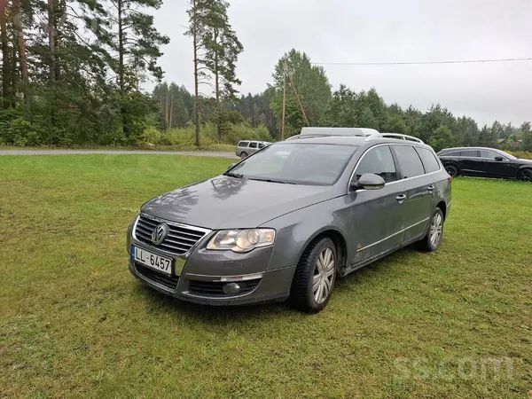 Volkswagen Braucošs pasāts ar āķi. 
