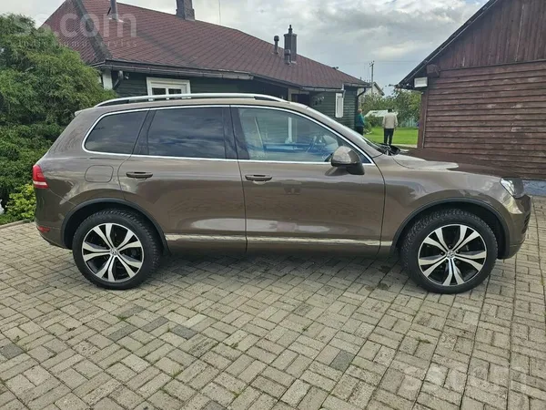 Automašīna jauna pirkta Latvijā, dīlera salonā. Auto ir droša un pārbaudāma