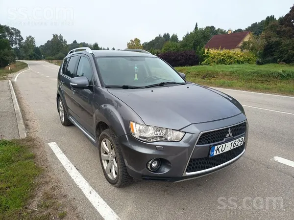Mitsubishi Pārdodu Mitsubishi Outlander 2010. gada