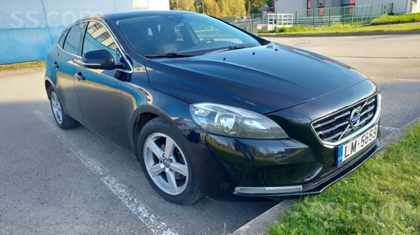 V40 ļoti labā stāvoklī, ekonomisks, dinamisks 1.4dīzelis. Ar labu aprīkojuma