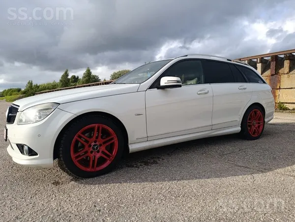 Mercedes Mercedes-Benz C200 Amg Pakā, melnie griesti. 2.2d