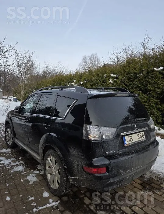 Mitsubishi Outlander 4Wd ar 2.3 litru benzīna dzinēju, automātisko ātrumkārb