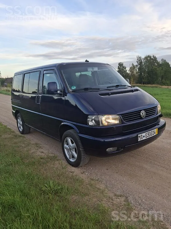 Volkswagen Caravelle - 1