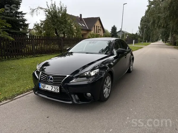 Lexus IS - 1