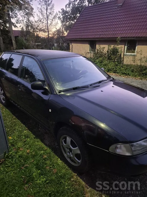 Audi A4 1998, 1.6 gāze, Manuāls, Universāls, Melns — Latvijā