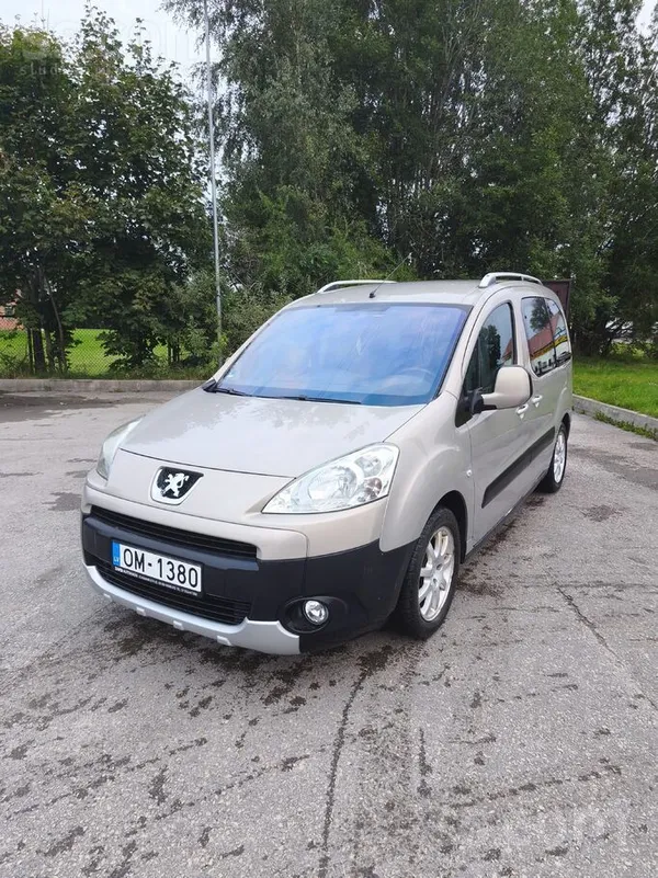 Peugeot Praktisks auto gan ģimenei gan darbam. Dinamiska u