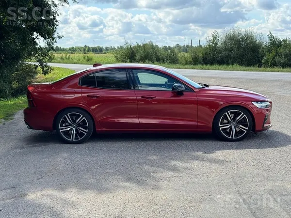 250zs, Polestar dzinēja optimizācijas programma, R-Design, Fusion Red krāsa