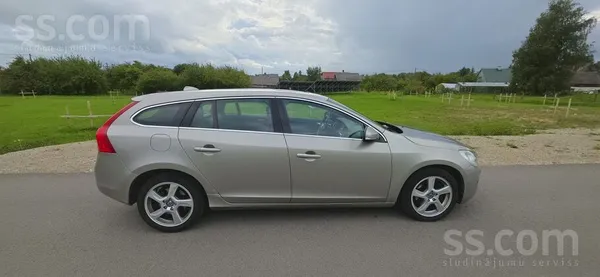 Volvo Pārdod Volvo V60 D3. 2.0 dīzelis ar 5 cilindriem. 