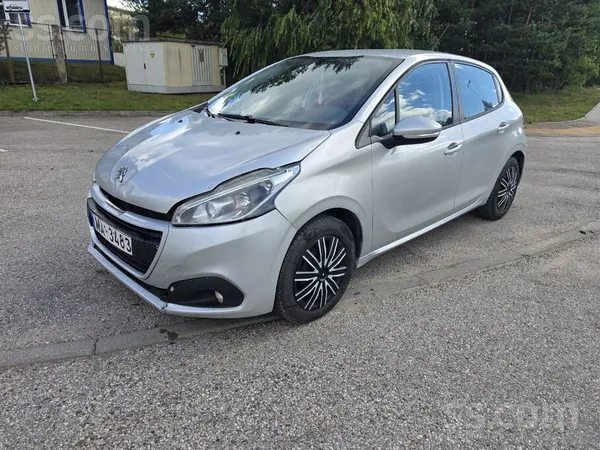 Peugeot 208 - 1