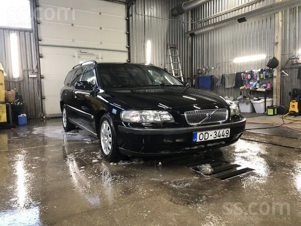 Volvo V70 - 1