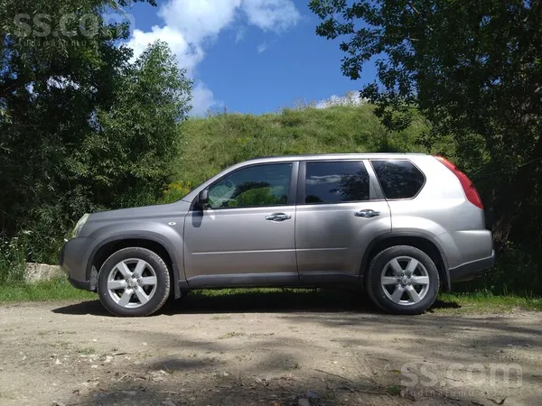Nissan Komplektā lietotas ziemas riepas. 