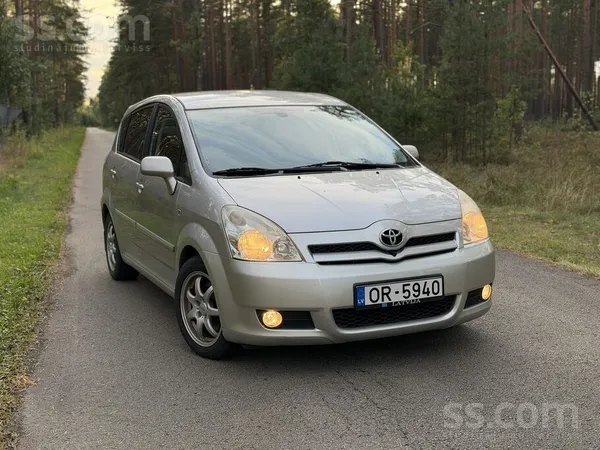 Toyota Pārdod Toyota Corolla Verso 2007. gada.
