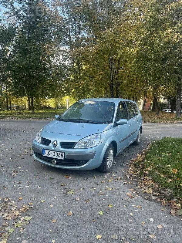 Keyless go atslēga. Gandrīz pilna bāka. 
Dzinējs darbojas labi, kārba arī.