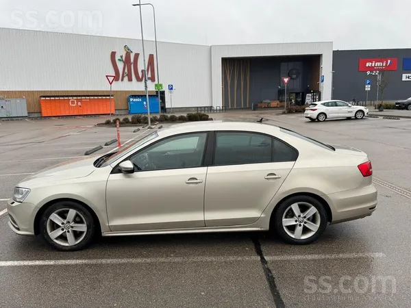 Volkswagen Jetta - 1