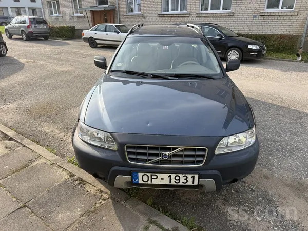 Volvo xc70 cross country 

Auto ievests no Itālijas, Latvijas sāli nav red