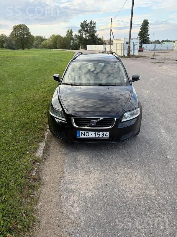 Volvo Tiek tirgot Volvo V50. 2.0d motors ar 100kw jaudu 