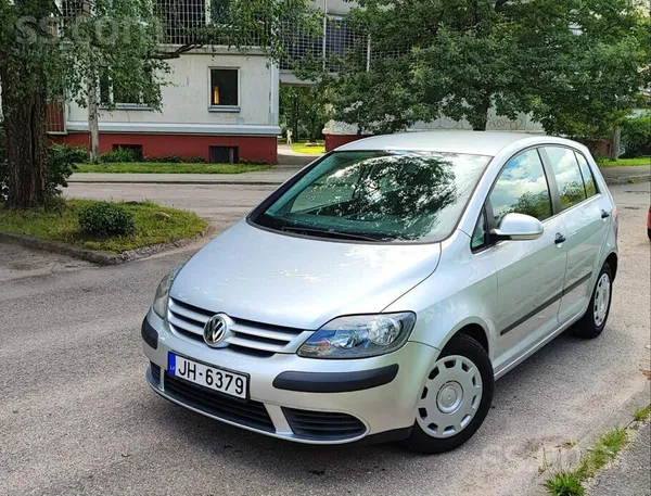 Volkswagen Golf Plus 2006, 1.9D dīzelis, Manuāls, Hečbeks, Sudrabs — Latvijā