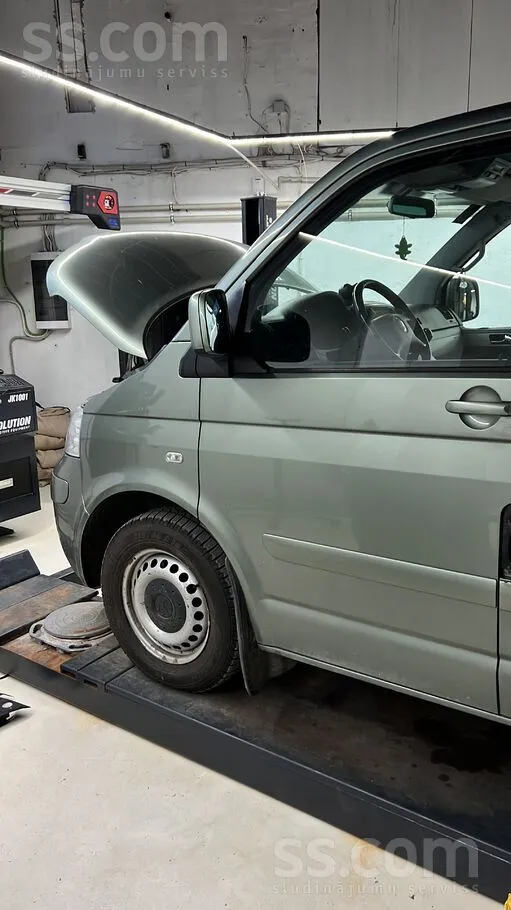 Volkswagen Multivan - 1