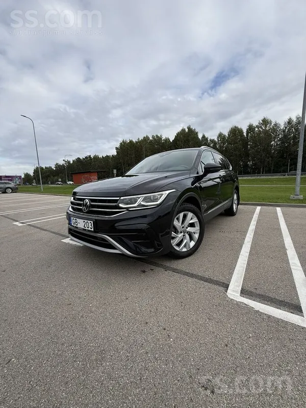 Volkswagen Tiguan - 1