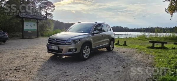 Volkswagen Tiguan - 1