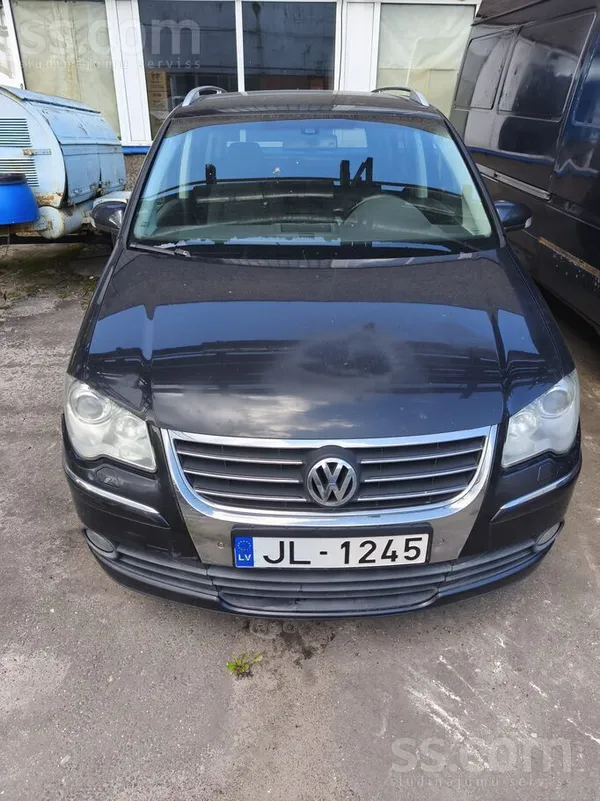Volkswagen Touran - 1