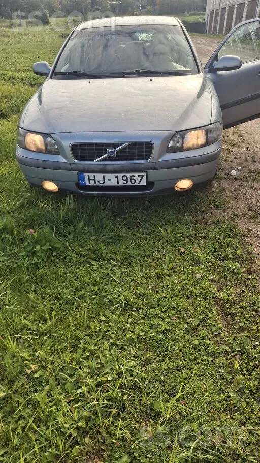 Nesteidzīgi tirgojas volvo s60, 120kw. Mašīnai nekas nečīkst un negrab. Pasv