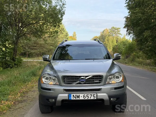 Volvo Xc90 R-Design ar 2.4D5-136Kw 5 cilindru volvo motoru. Ir bijis viens s