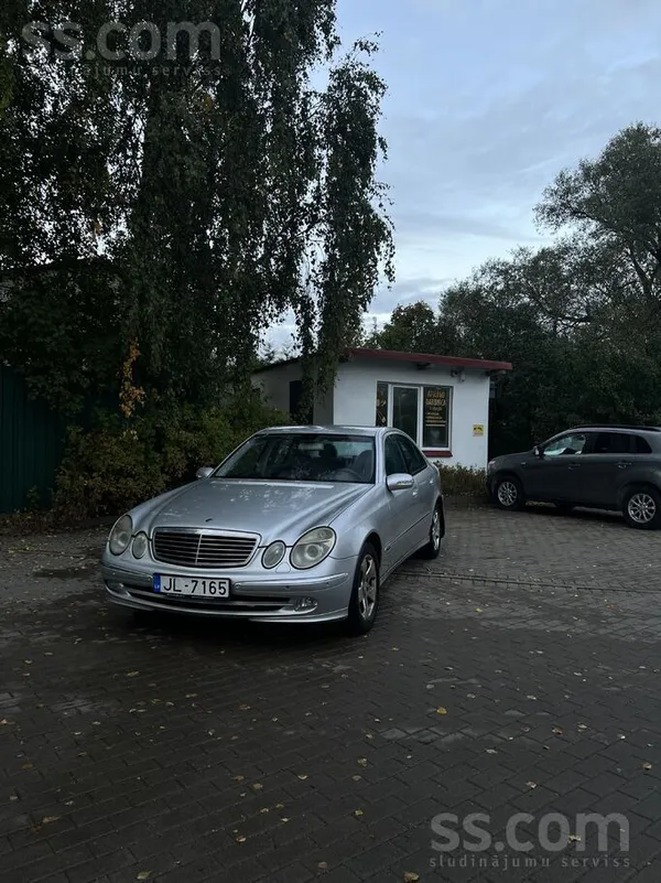 Mercedes E320 2002, 3.2 benzīns, Automāts, Sedans, Sudrabs — Latvijā