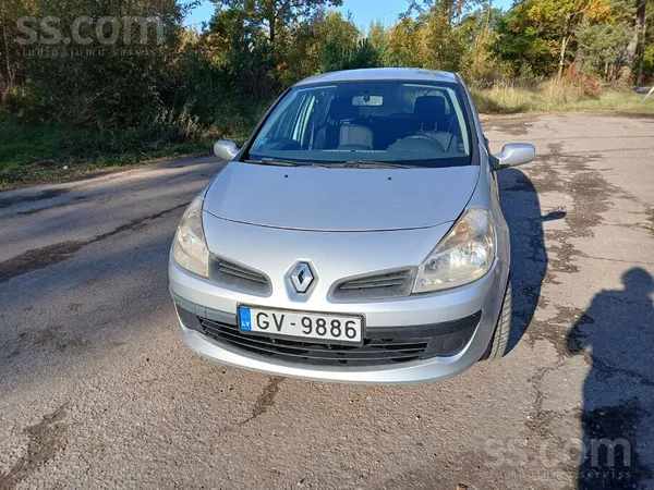 Pārdodu Renault clio mk3 1.4l benzīns, manuālā kārba. Ir vizuāli defekti.