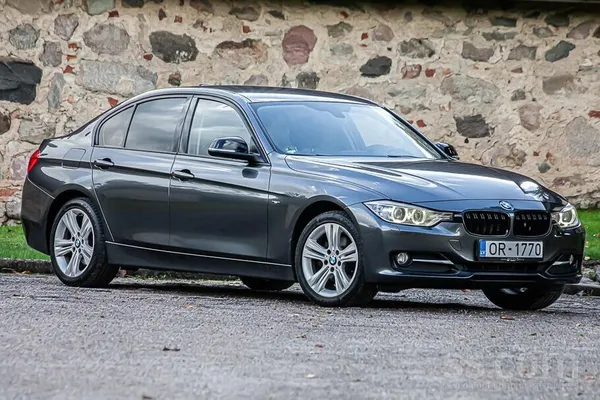 BMW 320d F30 Sport-Line. 135kW. 2012.gads. 
8 pakāpju automātiskā ātrumkārb